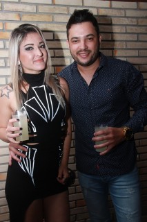 
<a style='margin-left: 5px;' class='btn btn-xs btn-social btn-facebook' href='https://www.facebook.com/sharer/sharer.php?u=https://www.galeramix.com.br/imagem/a9/800-800-90/conteudo/site_galerias/9/cabare-petry-galera-mix-85.jpg' rel='popup' data-width='500' data-height='400'><i class='fa fa-facebook'></i>Compartilhar <span class='hidden-xs'>no Facebook</span>
</a> 
<a class='btn btn-default btn-xs' target='_blank' href='imagem/a9/800-800-90/conteudo/site_galerias/9/cabare-petry-galera-mix-85.jpg'>
<span class='glyphicon glyphicon-cloud-download'></span> Salvar
</a>
