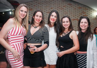 
<a style='margin-left: 5px;' class='btn btn-xs btn-social btn-facebook' href='https://www.facebook.com/sharer/sharer.php?u=https://www.galeramix.com.br/imagem/a9/800-800-90/conteudo/site_galerias/9/cabare-petry-galera-mix-86.jpg' rel='popup' data-width='500' data-height='400'><i class='fa fa-facebook'></i>Compartilhar <span class='hidden-xs'>no Facebook</span>
</a> 
<a class='btn btn-default btn-xs' target='_blank' href='imagem/a9/800-800-90/conteudo/site_galerias/9/cabare-petry-galera-mix-86.jpg'>
<span class='glyphicon glyphicon-cloud-download'></span> Salvar
</a>
