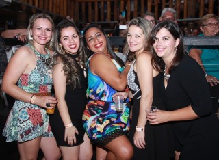 
<a style='margin-left: 5px;' class='btn btn-xs btn-social btn-facebook' href='https://www.facebook.com/sharer/sharer.php?u=https://www.galeramix.com.br/imagem/a9/800-800-90/conteudo/site_galerias/9/cabare-petry-galera-mix-88.jpg' rel='popup' data-width='500' data-height='400'><i class='fa fa-facebook'></i>Compartilhar <span class='hidden-xs'>no Facebook</span>
</a> 
<a class='btn btn-default btn-xs' target='_blank' href='imagem/a9/800-800-90/conteudo/site_galerias/9/cabare-petry-galera-mix-88.jpg'>
<span class='glyphicon glyphicon-cloud-download'></span> Salvar
</a>
