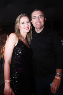 
<a style='margin-left: 5px;' class='btn btn-xs btn-social btn-facebook' href='https://www.facebook.com/sharer/sharer.php?u=https://www.galeramix.com.br/imagem/a9/800-800-90/conteudo/site_galerias/9/cabare-petry-galera-mix-93.jpg' rel='popup' data-width='500' data-height='400'><i class='fa fa-facebook'></i>Compartilhar <span class='hidden-xs'>no Facebook</span>
</a> 
<a class='btn btn-default btn-xs' target='_blank' href='imagem/a9/800-800-90/conteudo/site_galerias/9/cabare-petry-galera-mix-93.jpg'>
<span class='glyphicon glyphicon-cloud-download'></span> Salvar
</a>
