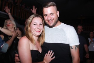 
<a style='margin-left: 5px;' class='btn btn-xs btn-social btn-facebook' href='https://www.facebook.com/sharer/sharer.php?u=https://www.galeramix.com.br/imagem/a9/800-800-90/conteudo/site_galerias/9/cabare-petry-galera-mix-95.jpg' rel='popup' data-width='500' data-height='400'><i class='fa fa-facebook'></i>Compartilhar <span class='hidden-xs'>no Facebook</span>
</a> 
<a class='btn btn-default btn-xs' target='_blank' href='imagem/a9/800-800-90/conteudo/site_galerias/9/cabare-petry-galera-mix-95.jpg'>
<span class='glyphicon glyphicon-cloud-download'></span> Salvar
</a>
