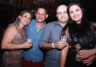 
<a style='margin-left: 5px;' class='btn btn-xs btn-social btn-facebook' href='https://www.facebook.com/sharer/sharer.php?u=https://www.galeramix.com.br/imagem/a9/800-800-90/conteudo/site_galerias/9/cabare-petry-galera-mix-96.jpg' rel='popup' data-width='500' data-height='400'><i class='fa fa-facebook'></i>Compartilhar <span class='hidden-xs'>no Facebook</span>
</a> 
<a class='btn btn-default btn-xs' target='_blank' href='imagem/a9/800-800-90/conteudo/site_galerias/9/cabare-petry-galera-mix-96.jpg'>
<span class='glyphicon glyphicon-cloud-download'></span> Salvar
</a>
