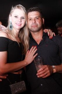 
<a style='margin-left: 5px;' class='btn btn-xs btn-social btn-facebook' href='https://www.facebook.com/sharer/sharer.php?u=https://www.galeramix.com.br/imagem/a9/800-800-90/conteudo/site_galerias/9/cabare-petry-galera-mix-98.jpg' rel='popup' data-width='500' data-height='400'><i class='fa fa-facebook'></i>Compartilhar <span class='hidden-xs'>no Facebook</span>
</a> 
<a class='btn btn-default btn-xs' target='_blank' href='imagem/a9/800-800-90/conteudo/site_galerias/9/cabare-petry-galera-mix-98.jpg'>
<span class='glyphicon glyphicon-cloud-download'></span> Salvar
</a>
