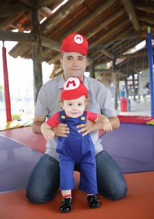 
<a style='margin-left: 5px;' class='btn btn-xs btn-social btn-facebook' href='https://www.facebook.com/sharer/sharer.php?u=https://www.galeramix.com.br/imagem/a90/800-800-90/conteudo/site_galerias/90/img0466-copia.jpg' rel='popup' data-width='500' data-height='400'><i class='fa fa-facebook'></i>Compartilhar <span class='hidden-xs'>no Facebook</span>
</a> 
<a class='btn btn-default btn-xs' target='_blank' href='imagem/a90/800-800-90/conteudo/site_galerias/90/img0466-copia.jpg'>
<span class='glyphicon glyphicon-cloud-download'></span> Salvar
</a>
