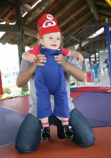 
<a style='margin-left: 5px;' class='btn btn-xs btn-social btn-facebook' href='https://www.facebook.com/sharer/sharer.php?u=https://www.galeramix.com.br/imagem/a90/800-800-90/conteudo/site_galerias/90/img0467-copia.jpg' rel='popup' data-width='500' data-height='400'><i class='fa fa-facebook'></i>Compartilhar <span class='hidden-xs'>no Facebook</span>
</a> 
<a class='btn btn-default btn-xs' target='_blank' href='imagem/a90/800-800-90/conteudo/site_galerias/90/img0467-copia.jpg'>
<span class='glyphicon glyphicon-cloud-download'></span> Salvar
</a>
