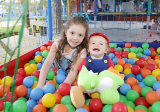 
<a style='margin-left: 5px;' class='btn btn-xs btn-social btn-facebook' href='https://www.facebook.com/sharer/sharer.php?u=https://www.galeramix.com.br/imagem/a90/800-800-90/conteudo/site_galerias/90/img0492-copia.jpg' rel='popup' data-width='500' data-height='400'><i class='fa fa-facebook'></i>Compartilhar <span class='hidden-xs'>no Facebook</span>
</a> 
<a class='btn btn-default btn-xs' target='_blank' href='imagem/a90/800-800-90/conteudo/site_galerias/90/img0492-copia.jpg'>
<span class='glyphicon glyphicon-cloud-download'></span> Salvar
</a>
