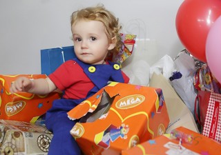 
<a style='margin-left: 5px;' class='btn btn-xs btn-social btn-facebook' href='https://www.facebook.com/sharer/sharer.php?u=https://www.galeramix.com.br/imagem/a90/800-800-90/conteudo/site_galerias/90/img0597-copia.jpg' rel='popup' data-width='500' data-height='400'><i class='fa fa-facebook'></i>Compartilhar <span class='hidden-xs'>no Facebook</span>
</a> 
<a class='btn btn-default btn-xs' target='_blank' href='imagem/a90/800-800-90/conteudo/site_galerias/90/img0597-copia.jpg'>
<span class='glyphicon glyphicon-cloud-download'></span> Salvar
</a>
