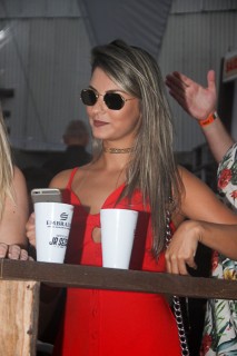 
                <a style='margin-left: 5px;' class='btn btn-xs btn-social btn-facebook' href='https://www.facebook.com/sharer/sharer.php?u=https://www.galeramix.com.br/imagem/a94/800-800-90/conteudo/site_galerias/94/wesley-safadao-galera-mix-103.jpg' rel='popup' data-width='500' data-height='400'><i class='fa fa-facebook'></i>Compartilhar <span class='hidden-xs'>no Facebook</span>
            </a> 
            <a class='btn btn-default btn-xs' target='_blank' href='imagem/a94/800-800-90/conteudo/site_galerias/94/wesley-safadao-galera-mix-103.jpg'>
                <span class='glyphicon glyphicon-cloud-download'></span> Salvar
            </a>
            