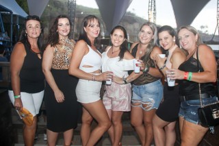 
<a style='margin-left: 5px;' class='btn btn-xs btn-social btn-facebook' href='https://www.facebook.com/sharer/sharer.php?u=https://www.galeramix.com.br/imagem/a94/800-800-90/conteudo/site_galerias/94/wesley-safadao-galera-mix-107.jpg' rel='popup' data-width='500' data-height='400'><i class='fa fa-facebook'></i>Compartilhar <span class='hidden-xs'>no Facebook</span>
</a> 
<a class='btn btn-default btn-xs' target='_blank' href='imagem/a94/800-800-90/conteudo/site_galerias/94/wesley-safadao-galera-mix-107.jpg'>
<span class='glyphicon glyphicon-cloud-download'></span> Salvar
</a>
