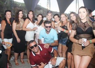 
<a style='margin-left: 5px;' class='btn btn-xs btn-social btn-facebook' href='https://www.facebook.com/sharer/sharer.php?u=https://www.galeramix.com.br/imagem/a94/800-800-90/conteudo/site_galerias/94/wesley-safadao-galera-mix-108.jpg' rel='popup' data-width='500' data-height='400'><i class='fa fa-facebook'></i>Compartilhar <span class='hidden-xs'>no Facebook</span>
</a> 
<a class='btn btn-default btn-xs' target='_blank' href='imagem/a94/800-800-90/conteudo/site_galerias/94/wesley-safadao-galera-mix-108.jpg'>
<span class='glyphicon glyphicon-cloud-download'></span> Salvar
</a>
