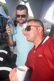 
<a style='margin-left: 5px;' class='btn btn-xs btn-social btn-facebook' href='https://www.facebook.com/sharer/sharer.php?u=https://www.galeramix.com.br/imagem/a94/800-800-90/conteudo/site_galerias/94/wesley-safadao-galera-mix-110.jpg' rel='popup' data-width='500' data-height='400'><i class='fa fa-facebook'></i>Compartilhar <span class='hidden-xs'>no Facebook</span>
</a> 
<a class='btn btn-default btn-xs' target='_blank' href='imagem/a94/800-800-90/conteudo/site_galerias/94/wesley-safadao-galera-mix-110.jpg'>
<span class='glyphicon glyphicon-cloud-download'></span> Salvar
</a>
