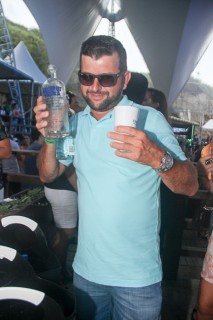 
<a style='margin-left: 5px;' class='btn btn-xs btn-social btn-facebook' href='https://www.facebook.com/sharer/sharer.php?u=https://www.galeramix.com.br/imagem/a94/800-800-90/conteudo/site_galerias/94/wesley-safadao-galera-mix-111.jpg' rel='popup' data-width='500' data-height='400'><i class='fa fa-facebook'></i>Compartilhar <span class='hidden-xs'>no Facebook</span>
</a> 
<a class='btn btn-default btn-xs' target='_blank' href='imagem/a94/800-800-90/conteudo/site_galerias/94/wesley-safadao-galera-mix-111.jpg'>
<span class='glyphicon glyphicon-cloud-download'></span> Salvar
</a>
