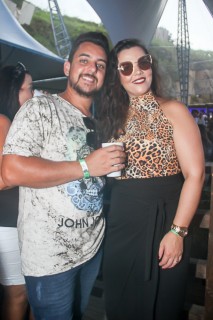 
<a style='margin-left: 5px;' class='btn btn-xs btn-social btn-facebook' href='https://www.facebook.com/sharer/sharer.php?u=https://www.galeramix.com.br/imagem/a94/800-800-90/conteudo/site_galerias/94/wesley-safadao-galera-mix-113.jpg' rel='popup' data-width='500' data-height='400'><i class='fa fa-facebook'></i>Compartilhar <span class='hidden-xs'>no Facebook</span>
</a> 
<a class='btn btn-default btn-xs' target='_blank' href='imagem/a94/800-800-90/conteudo/site_galerias/94/wesley-safadao-galera-mix-113.jpg'>
<span class='glyphicon glyphicon-cloud-download'></span> Salvar
</a>
