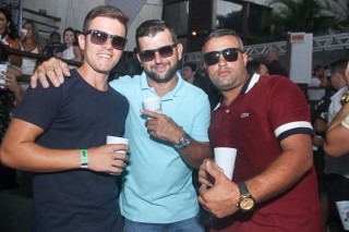 
<a style='margin-left: 5px;' class='btn btn-xs btn-social btn-facebook' href='https://www.facebook.com/sharer/sharer.php?u=https://www.galeramix.com.br/imagem/a94/800-800-90/conteudo/site_galerias/94/wesley-safadao-galera-mix-117.jpg' rel='popup' data-width='500' data-height='400'><i class='fa fa-facebook'></i>Compartilhar <span class='hidden-xs'>no Facebook</span>
</a> 
<a class='btn btn-default btn-xs' target='_blank' href='imagem/a94/800-800-90/conteudo/site_galerias/94/wesley-safadao-galera-mix-117.jpg'>
<span class='glyphicon glyphicon-cloud-download'></span> Salvar
</a>
