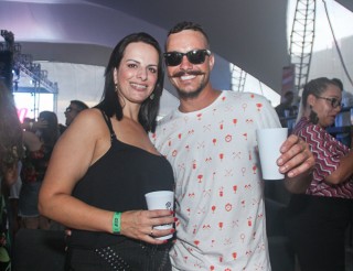 
<a style='margin-left: 5px;' class='btn btn-xs btn-social btn-facebook' href='https://www.facebook.com/sharer/sharer.php?u=https://www.galeramix.com.br/imagem/a94/800-800-90/conteudo/site_galerias/94/wesley-safadao-galera-mix-118.jpg' rel='popup' data-width='500' data-height='400'><i class='fa fa-facebook'></i>Compartilhar <span class='hidden-xs'>no Facebook</span>
</a> 
<a class='btn btn-default btn-xs' target='_blank' href='imagem/a94/800-800-90/conteudo/site_galerias/94/wesley-safadao-galera-mix-118.jpg'>
<span class='glyphicon glyphicon-cloud-download'></span> Salvar
</a>
