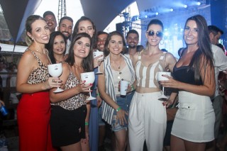 
<a style='margin-left: 5px;' class='btn btn-xs btn-social btn-facebook' href='https://www.facebook.com/sharer/sharer.php?u=https://www.galeramix.com.br/imagem/a94/800-800-90/conteudo/site_galerias/94/wesley-safadao-galera-mix-122.jpg' rel='popup' data-width='500' data-height='400'><i class='fa fa-facebook'></i>Compartilhar <span class='hidden-xs'>no Facebook</span>
</a> 
<a class='btn btn-default btn-xs' target='_blank' href='imagem/a94/800-800-90/conteudo/site_galerias/94/wesley-safadao-galera-mix-122.jpg'>
<span class='glyphicon glyphicon-cloud-download'></span> Salvar
</a>
