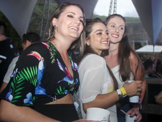 
<a style='margin-left: 5px;' class='btn btn-xs btn-social btn-facebook' href='https://www.facebook.com/sharer/sharer.php?u=https://www.galeramix.com.br/imagem/a94/800-800-90/conteudo/site_galerias/94/wesley-safadao-galera-mix-127.jpg' rel='popup' data-width='500' data-height='400'><i class='fa fa-facebook'></i>Compartilhar <span class='hidden-xs'>no Facebook</span>
</a> 
<a class='btn btn-default btn-xs' target='_blank' href='imagem/a94/800-800-90/conteudo/site_galerias/94/wesley-safadao-galera-mix-127.jpg'>
<span class='glyphicon glyphicon-cloud-download'></span> Salvar
</a>
