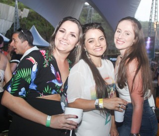 
<a style='margin-left: 5px;' class='btn btn-xs btn-social btn-facebook' href='https://www.facebook.com/sharer/sharer.php?u=https://www.galeramix.com.br/imagem/a94/800-800-90/conteudo/site_galerias/94/wesley-safadao-galera-mix-128.jpg' rel='popup' data-width='500' data-height='400'><i class='fa fa-facebook'></i>Compartilhar <span class='hidden-xs'>no Facebook</span>
</a> 
<a class='btn btn-default btn-xs' target='_blank' href='imagem/a94/800-800-90/conteudo/site_galerias/94/wesley-safadao-galera-mix-128.jpg'>
<span class='glyphicon glyphicon-cloud-download'></span> Salvar
</a>
