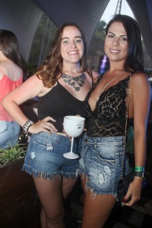 
<a style='margin-left: 5px;' class='btn btn-xs btn-social btn-facebook' href='https://www.facebook.com/sharer/sharer.php?u=https://www.galeramix.com.br/imagem/a94/800-800-90/conteudo/site_galerias/94/wesley-safadao-galera-mix-129.jpg' rel='popup' data-width='500' data-height='400'><i class='fa fa-facebook'></i>Compartilhar <span class='hidden-xs'>no Facebook</span>
</a> 
<a class='btn btn-default btn-xs' target='_blank' href='imagem/a94/800-800-90/conteudo/site_galerias/94/wesley-safadao-galera-mix-129.jpg'>
<span class='glyphicon glyphicon-cloud-download'></span> Salvar
</a>
