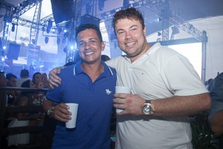 
<a style='margin-left: 5px;' class='btn btn-xs btn-social btn-facebook' href='https://www.facebook.com/sharer/sharer.php?u=https://www.galeramix.com.br/imagem/a94/800-800-90/conteudo/site_galerias/94/wesley-safadao-galera-mix-133.jpg' rel='popup' data-width='500' data-height='400'><i class='fa fa-facebook'></i>Compartilhar <span class='hidden-xs'>no Facebook</span>
</a> 
<a class='btn btn-default btn-xs' target='_blank' href='imagem/a94/800-800-90/conteudo/site_galerias/94/wesley-safadao-galera-mix-133.jpg'>
<span class='glyphicon glyphicon-cloud-download'></span> Salvar
</a>
