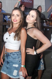 
<a style='margin-left: 5px;' class='btn btn-xs btn-social btn-facebook' href='https://www.facebook.com/sharer/sharer.php?u=https://www.galeramix.com.br/imagem/a94/800-800-90/conteudo/site_galerias/94/wesley-safadao-galera-mix-135.jpg' rel='popup' data-width='500' data-height='400'><i class='fa fa-facebook'></i>Compartilhar <span class='hidden-xs'>no Facebook</span>
</a> 
<a class='btn btn-default btn-xs' target='_blank' href='imagem/a94/800-800-90/conteudo/site_galerias/94/wesley-safadao-galera-mix-135.jpg'>
<span class='glyphicon glyphicon-cloud-download'></span> Salvar
</a>
