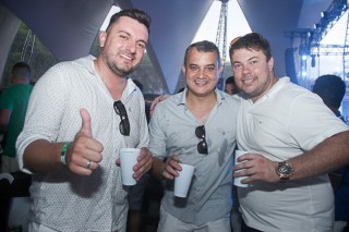 
<a style='margin-left: 5px;' class='btn btn-xs btn-social btn-facebook' href='https://www.facebook.com/sharer/sharer.php?u=https://www.galeramix.com.br/imagem/a94/800-800-90/conteudo/site_galerias/94/wesley-safadao-galera-mix-136.jpg' rel='popup' data-width='500' data-height='400'><i class='fa fa-facebook'></i>Compartilhar <span class='hidden-xs'>no Facebook</span>
</a> 
<a class='btn btn-default btn-xs' target='_blank' href='imagem/a94/800-800-90/conteudo/site_galerias/94/wesley-safadao-galera-mix-136.jpg'>
<span class='glyphicon glyphicon-cloud-download'></span> Salvar
</a>
