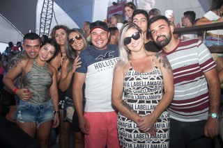 
<a style='margin-left: 5px;' class='btn btn-xs btn-social btn-facebook' href='https://www.facebook.com/sharer/sharer.php?u=https://www.galeramix.com.br/imagem/a94/800-800-90/conteudo/site_galerias/94/wesley-safadao-galera-mix-137.jpg' rel='popup' data-width='500' data-height='400'><i class='fa fa-facebook'></i>Compartilhar <span class='hidden-xs'>no Facebook</span>
</a> 
<a class='btn btn-default btn-xs' target='_blank' href='imagem/a94/800-800-90/conteudo/site_galerias/94/wesley-safadao-galera-mix-137.jpg'>
<span class='glyphicon glyphicon-cloud-download'></span> Salvar
</a>
