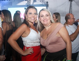 
<a style='margin-left: 5px;' class='btn btn-xs btn-social btn-facebook' href='https://www.facebook.com/sharer/sharer.php?u=https://www.galeramix.com.br/imagem/a94/800-800-90/conteudo/site_galerias/94/wesley-safadao-galera-mix-138.jpg' rel='popup' data-width='500' data-height='400'><i class='fa fa-facebook'></i>Compartilhar <span class='hidden-xs'>no Facebook</span>
</a> 
<a class='btn btn-default btn-xs' target='_blank' href='imagem/a94/800-800-90/conteudo/site_galerias/94/wesley-safadao-galera-mix-138.jpg'>
<span class='glyphicon glyphicon-cloud-download'></span> Salvar
</a>
