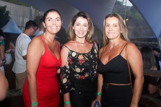 
<a style='margin-left: 5px;' class='btn btn-xs btn-social btn-facebook' href='https://www.facebook.com/sharer/sharer.php?u=https://www.galeramix.com.br/imagem/a94/800-800-90/conteudo/site_galerias/94/wesley-safadao-galera-mix-141.jpg' rel='popup' data-width='500' data-height='400'><i class='fa fa-facebook'></i>Compartilhar <span class='hidden-xs'>no Facebook</span>
</a> 
<a class='btn btn-default btn-xs' target='_blank' href='imagem/a94/800-800-90/conteudo/site_galerias/94/wesley-safadao-galera-mix-141.jpg'>
<span class='glyphicon glyphicon-cloud-download'></span> Salvar
</a>
