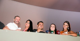 
<a style='margin-left: 5px;' class='btn btn-xs btn-social btn-facebook' href='https://www.facebook.com/sharer/sharer.php?u=https://www.galeramix.com.br/imagem/a94/800-800-90/conteudo/site_galerias/94/wesley-safadao-galera-mix-151.jpg' rel='popup' data-width='500' data-height='400'><i class='fa fa-facebook'></i>Compartilhar <span class='hidden-xs'>no Facebook</span>
</a> 
<a class='btn btn-default btn-xs' target='_blank' href='imagem/a94/800-800-90/conteudo/site_galerias/94/wesley-safadao-galera-mix-151.jpg'>
<span class='glyphicon glyphicon-cloud-download'></span> Salvar
</a>
