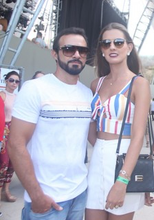 
<a style='margin-left: 5px;' class='btn btn-xs btn-social btn-facebook' href='https://www.facebook.com/sharer/sharer.php?u=https://www.galeramix.com.br/imagem/a94/800-800-90/conteudo/site_galerias/94/wesley-safadao-galera-mix-16.jpg' rel='popup' data-width='500' data-height='400'><i class='fa fa-facebook'></i>Compartilhar <span class='hidden-xs'>no Facebook</span>
</a> 
<a class='btn btn-default btn-xs' target='_blank' href='imagem/a94/800-800-90/conteudo/site_galerias/94/wesley-safadao-galera-mix-16.jpg'>
<span class='glyphicon glyphicon-cloud-download'></span> Salvar
</a>
