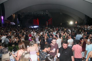 
<a style='margin-left: 5px;' class='btn btn-xs btn-social btn-facebook' href='https://www.facebook.com/sharer/sharer.php?u=https://www.galeramix.com.br/imagem/a94/800-800-90/conteudo/site_galerias/94/wesley-safadao-galera-mix-160.jpg' rel='popup' data-width='500' data-height='400'><i class='fa fa-facebook'></i>Compartilhar <span class='hidden-xs'>no Facebook</span>
</a> 
<a class='btn btn-default btn-xs' target='_blank' href='imagem/a94/800-800-90/conteudo/site_galerias/94/wesley-safadao-galera-mix-160.jpg'>
<span class='glyphicon glyphicon-cloud-download'></span> Salvar
</a>
