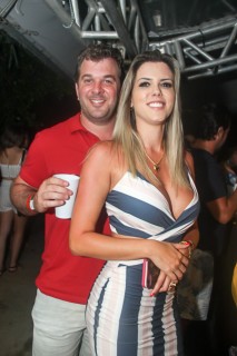 
<a style='margin-left: 5px;' class='btn btn-xs btn-social btn-facebook' href='https://www.facebook.com/sharer/sharer.php?u=https://www.galeramix.com.br/imagem/a94/800-800-90/conteudo/site_galerias/94/wesley-safadao-galera-mix-163.jpg' rel='popup' data-width='500' data-height='400'><i class='fa fa-facebook'></i>Compartilhar <span class='hidden-xs'>no Facebook</span>
</a> 
<a class='btn btn-default btn-xs' target='_blank' href='imagem/a94/800-800-90/conteudo/site_galerias/94/wesley-safadao-galera-mix-163.jpg'>
<span class='glyphicon glyphicon-cloud-download'></span> Salvar
</a>
