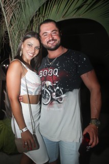 
<a style='margin-left: 5px;' class='btn btn-xs btn-social btn-facebook' href='https://www.facebook.com/sharer/sharer.php?u=https://www.galeramix.com.br/imagem/a94/800-800-90/conteudo/site_galerias/94/wesley-safadao-galera-mix-166.jpg' rel='popup' data-width='500' data-height='400'><i class='fa fa-facebook'></i>Compartilhar <span class='hidden-xs'>no Facebook</span>
</a> 
<a class='btn btn-default btn-xs' target='_blank' href='imagem/a94/800-800-90/conteudo/site_galerias/94/wesley-safadao-galera-mix-166.jpg'>
<span class='glyphicon glyphicon-cloud-download'></span> Salvar
</a>
