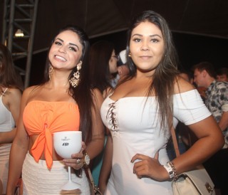 
<a style='margin-left: 5px;' class='btn btn-xs btn-social btn-facebook' href='https://www.facebook.com/sharer/sharer.php?u=https://www.galeramix.com.br/imagem/a94/800-800-90/conteudo/site_galerias/94/wesley-safadao-galera-mix-169.jpg' rel='popup' data-width='500' data-height='400'><i class='fa fa-facebook'></i>Compartilhar <span class='hidden-xs'>no Facebook</span>
</a> 
<a class='btn btn-default btn-xs' target='_blank' href='imagem/a94/800-800-90/conteudo/site_galerias/94/wesley-safadao-galera-mix-169.jpg'>
<span class='glyphicon glyphicon-cloud-download'></span> Salvar
</a>
