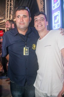 
<a style='margin-left: 5px;' class='btn btn-xs btn-social btn-facebook' href='https://www.facebook.com/sharer/sharer.php?u=https://www.galeramix.com.br/imagem/a94/800-800-90/conteudo/site_galerias/94/wesley-safadao-galera-mix-179.jpg' rel='popup' data-width='500' data-height='400'><i class='fa fa-facebook'></i>Compartilhar <span class='hidden-xs'>no Facebook</span>
</a> 
<a class='btn btn-default btn-xs' target='_blank' href='imagem/a94/800-800-90/conteudo/site_galerias/94/wesley-safadao-galera-mix-179.jpg'>
<span class='glyphicon glyphicon-cloud-download'></span> Salvar
</a>
