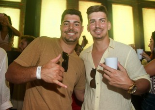 
<a style='margin-left: 5px;' class='btn btn-xs btn-social btn-facebook' href='https://www.facebook.com/sharer/sharer.php?u=https://www.galeramix.com.br/imagem/a94/800-800-90/conteudo/site_galerias/94/wesley-safadao-galera-mix-181.jpg' rel='popup' data-width='500' data-height='400'><i class='fa fa-facebook'></i>Compartilhar <span class='hidden-xs'>no Facebook</span>
</a> 
<a class='btn btn-default btn-xs' target='_blank' href='imagem/a94/800-800-90/conteudo/site_galerias/94/wesley-safadao-galera-mix-181.jpg'>
<span class='glyphicon glyphicon-cloud-download'></span> Salvar
</a>
