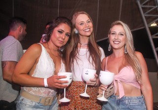 
<a style='margin-left: 5px;' class='btn btn-xs btn-social btn-facebook' href='https://www.facebook.com/sharer/sharer.php?u=https://www.galeramix.com.br/imagem/a94/800-800-90/conteudo/site_galerias/94/wesley-safadao-galera-mix-184.jpg' rel='popup' data-width='500' data-height='400'><i class='fa fa-facebook'></i>Compartilhar <span class='hidden-xs'>no Facebook</span>
</a> 
<a class='btn btn-default btn-xs' target='_blank' href='imagem/a94/800-800-90/conteudo/site_galerias/94/wesley-safadao-galera-mix-184.jpg'>
<span class='glyphicon glyphicon-cloud-download'></span> Salvar
</a>
