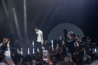 
<a style='margin-left: 5px;' class='btn btn-xs btn-social btn-facebook' href='https://www.facebook.com/sharer/sharer.php?u=https://www.galeramix.com.br/imagem/a94/800-800-90/conteudo/site_galerias/94/wesley-safadao-galera-mix-193.jpg' rel='popup' data-width='500' data-height='400'><i class='fa fa-facebook'></i>Compartilhar <span class='hidden-xs'>no Facebook</span>
</a> 
<a class='btn btn-default btn-xs' target='_blank' href='imagem/a94/800-800-90/conteudo/site_galerias/94/wesley-safadao-galera-mix-193.jpg'>
<span class='glyphicon glyphicon-cloud-download'></span> Salvar
</a>
