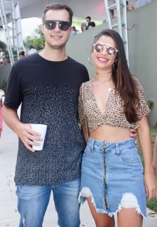 
<a style='margin-left: 5px;' class='btn btn-xs btn-social btn-facebook' href='https://www.facebook.com/sharer/sharer.php?u=https://www.galeramix.com.br/imagem/a94/800-800-90/conteudo/site_galerias/94/wesley-safadao-galera-mix-3.jpg' rel='popup' data-width='500' data-height='400'><i class='fa fa-facebook'></i>Compartilhar <span class='hidden-xs'>no Facebook</span>
</a> 
<a class='btn btn-default btn-xs' target='_blank' href='imagem/a94/800-800-90/conteudo/site_galerias/94/wesley-safadao-galera-mix-3.jpg'>
<span class='glyphicon glyphicon-cloud-download'></span> Salvar
</a>
