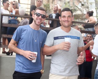 
<a style='margin-left: 5px;' class='btn btn-xs btn-social btn-facebook' href='https://www.facebook.com/sharer/sharer.php?u=https://www.galeramix.com.br/imagem/a94/800-800-90/conteudo/site_galerias/94/wesley-safadao-galera-mix-51.jpg' rel='popup' data-width='500' data-height='400'><i class='fa fa-facebook'></i>Compartilhar <span class='hidden-xs'>no Facebook</span>
</a> 
<a class='btn btn-default btn-xs' target='_blank' href='imagem/a94/800-800-90/conteudo/site_galerias/94/wesley-safadao-galera-mix-51.jpg'>
<span class='glyphicon glyphicon-cloud-download'></span> Salvar
</a>
