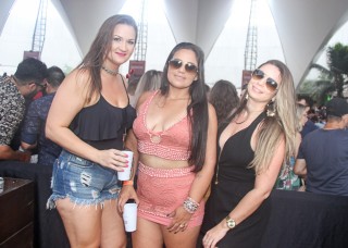 
<a style='margin-left: 5px;' class='btn btn-xs btn-social btn-facebook' href='https://www.facebook.com/sharer/sharer.php?u=https://www.galeramix.com.br/imagem/a94/800-800-90/conteudo/site_galerias/94/wesley-safadao-galera-mix-52.jpg' rel='popup' data-width='500' data-height='400'><i class='fa fa-facebook'></i>Compartilhar <span class='hidden-xs'>no Facebook</span>
</a> 
<a class='btn btn-default btn-xs' target='_blank' href='imagem/a94/800-800-90/conteudo/site_galerias/94/wesley-safadao-galera-mix-52.jpg'>
<span class='glyphicon glyphicon-cloud-download'></span> Salvar
</a>
