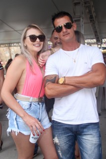 
<a style='margin-left: 5px;' class='btn btn-xs btn-social btn-facebook' href='https://www.facebook.com/sharer/sharer.php?u=https://www.galeramix.com.br/imagem/a94/800-800-90/conteudo/site_galerias/94/wesley-safadao-galera-mix-53.jpg' rel='popup' data-width='500' data-height='400'><i class='fa fa-facebook'></i>Compartilhar <span class='hidden-xs'>no Facebook</span>
</a> 
<a class='btn btn-default btn-xs' target='_blank' href='imagem/a94/800-800-90/conteudo/site_galerias/94/wesley-safadao-galera-mix-53.jpg'>
<span class='glyphicon glyphicon-cloud-download'></span> Salvar
</a>
