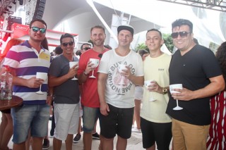 
<a style='margin-left: 5px;' class='btn btn-xs btn-social btn-facebook' href='https://www.facebook.com/sharer/sharer.php?u=https://www.galeramix.com.br/imagem/a94/800-800-90/conteudo/site_galerias/94/wesley-safadao-galera-mix-56.jpg' rel='popup' data-width='500' data-height='400'><i class='fa fa-facebook'></i>Compartilhar <span class='hidden-xs'>no Facebook</span>
</a> 
<a class='btn btn-default btn-xs' target='_blank' href='imagem/a94/800-800-90/conteudo/site_galerias/94/wesley-safadao-galera-mix-56.jpg'>
<span class='glyphicon glyphicon-cloud-download'></span> Salvar
</a>
