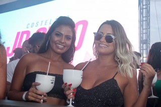 
<a style='margin-left: 5px;' class='btn btn-xs btn-social btn-facebook' href='https://www.facebook.com/sharer/sharer.php?u=https://www.galeramix.com.br/imagem/a94/800-800-90/conteudo/site_galerias/94/wesley-safadao-galera-mix-63.jpg' rel='popup' data-width='500' data-height='400'><i class='fa fa-facebook'></i>Compartilhar <span class='hidden-xs'>no Facebook</span>
</a> 
<a class='btn btn-default btn-xs' target='_blank' href='imagem/a94/800-800-90/conteudo/site_galerias/94/wesley-safadao-galera-mix-63.jpg'>
<span class='glyphicon glyphicon-cloud-download'></span> Salvar
</a>
