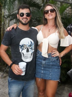 
<a style='margin-left: 5px;' class='btn btn-xs btn-social btn-facebook' href='https://www.facebook.com/sharer/sharer.php?u=https://www.galeramix.com.br/imagem/a94/800-800-90/conteudo/site_galerias/94/wesley-safadao-galera-mix-67.jpg' rel='popup' data-width='500' data-height='400'><i class='fa fa-facebook'></i>Compartilhar <span class='hidden-xs'>no Facebook</span>
</a> 
<a class='btn btn-default btn-xs' target='_blank' href='imagem/a94/800-800-90/conteudo/site_galerias/94/wesley-safadao-galera-mix-67.jpg'>
<span class='glyphicon glyphicon-cloud-download'></span> Salvar
</a>
