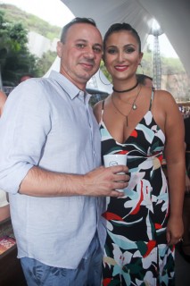 
<a style='margin-left: 5px;' class='btn btn-xs btn-social btn-facebook' href='https://www.facebook.com/sharer/sharer.php?u=https://www.galeramix.com.br/imagem/a94/800-800-90/conteudo/site_galerias/94/wesley-safadao-galera-mix-79.jpg' rel='popup' data-width='500' data-height='400'><i class='fa fa-facebook'></i>Compartilhar <span class='hidden-xs'>no Facebook</span>
</a> 
<a class='btn btn-default btn-xs' target='_blank' href='imagem/a94/800-800-90/conteudo/site_galerias/94/wesley-safadao-galera-mix-79.jpg'>
<span class='glyphicon glyphicon-cloud-download'></span> Salvar
</a>
