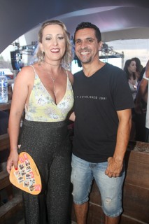 
<a style='margin-left: 5px;' class='btn btn-xs btn-social btn-facebook' href='https://www.facebook.com/sharer/sharer.php?u=https://www.galeramix.com.br/imagem/a94/800-800-90/conteudo/site_galerias/94/wesley-safadao-galera-mix-84.jpg' rel='popup' data-width='500' data-height='400'><i class='fa fa-facebook'></i>Compartilhar <span class='hidden-xs'>no Facebook</span>
</a> 
<a class='btn btn-default btn-xs' target='_blank' href='imagem/a94/800-800-90/conteudo/site_galerias/94/wesley-safadao-galera-mix-84.jpg'>
<span class='glyphicon glyphicon-cloud-download'></span> Salvar
</a>
