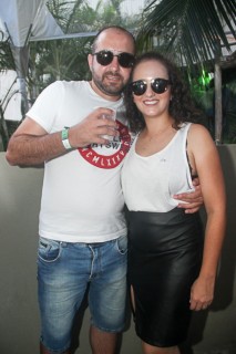 
<a style='margin-left: 5px;' class='btn btn-xs btn-social btn-facebook' href='https://www.facebook.com/sharer/sharer.php?u=https://www.galeramix.com.br/imagem/a94/800-800-90/conteudo/site_galerias/94/wesley-safadao-galera-mix-85.jpg' rel='popup' data-width='500' data-height='400'><i class='fa fa-facebook'></i>Compartilhar <span class='hidden-xs'>no Facebook</span>
</a> 
<a class='btn btn-default btn-xs' target='_blank' href='imagem/a94/800-800-90/conteudo/site_galerias/94/wesley-safadao-galera-mix-85.jpg'>
<span class='glyphicon glyphicon-cloud-download'></span> Salvar
</a>
