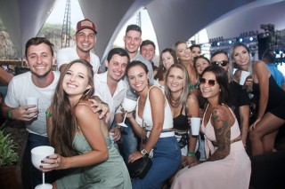 
<a style='margin-left: 5px;' class='btn btn-xs btn-social btn-facebook' href='https://www.facebook.com/sharer/sharer.php?u=https://www.galeramix.com.br/imagem/a94/800-800-90/conteudo/site_galerias/94/wesley-safadao-galera-mix-86.jpg' rel='popup' data-width='500' data-height='400'><i class='fa fa-facebook'></i>Compartilhar <span class='hidden-xs'>no Facebook</span>
</a> 
<a class='btn btn-default btn-xs' target='_blank' href='imagem/a94/800-800-90/conteudo/site_galerias/94/wesley-safadao-galera-mix-86.jpg'>
<span class='glyphicon glyphicon-cloud-download'></span> Salvar
</a>
